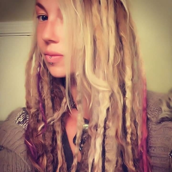 Meet your Posher, Laura - Picture 1 of 1